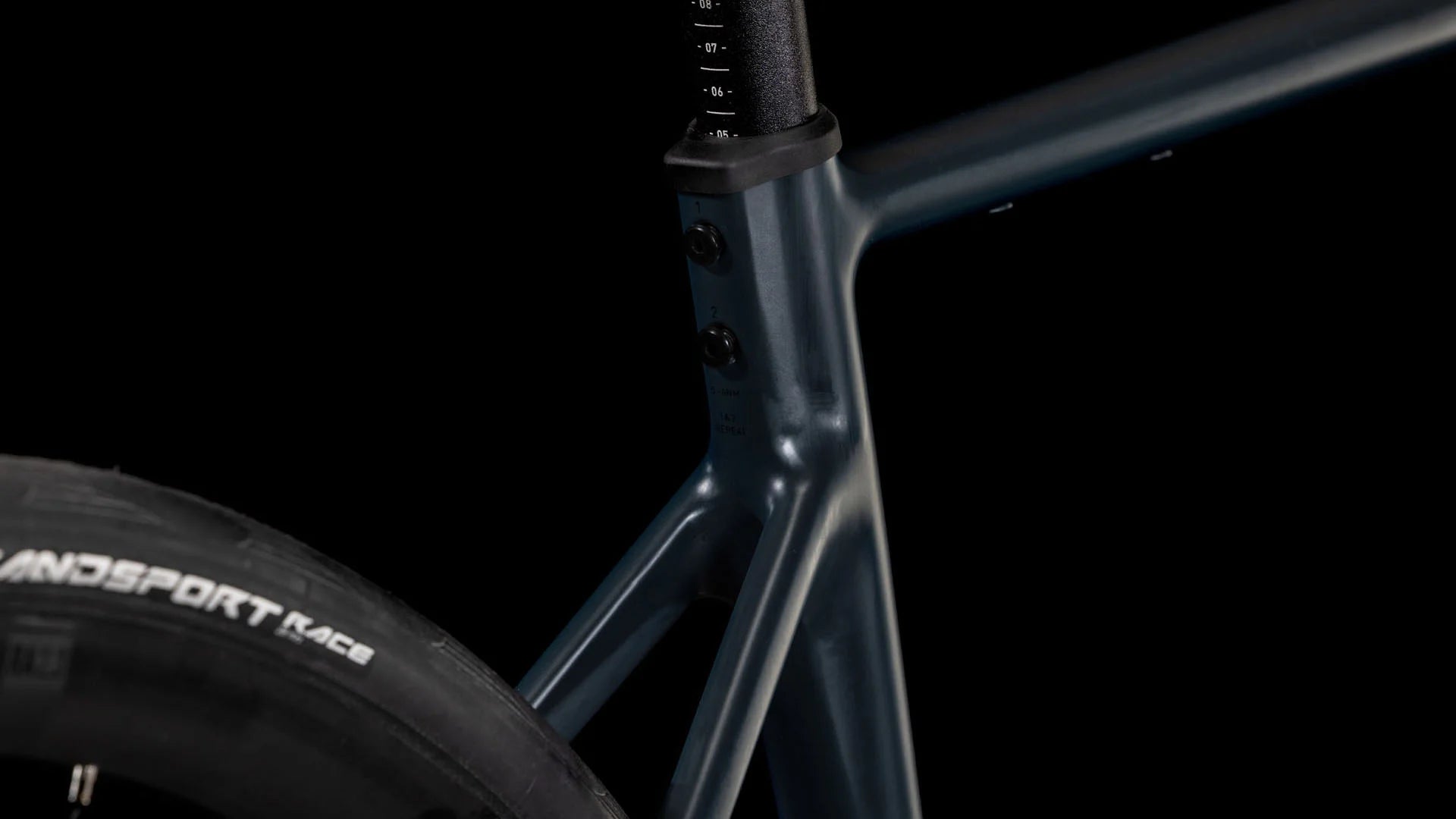 Cube Attain Race night n black